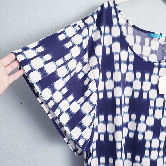 Tori Richard Honolulu Blue and White Geometric Tunic Blouse - Picture 5 of 7